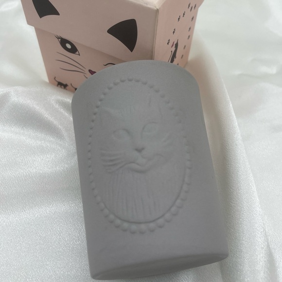 LADURÉE LOVELY CAT CANDLE - LIMITED EDITION - Picture 2 of 2